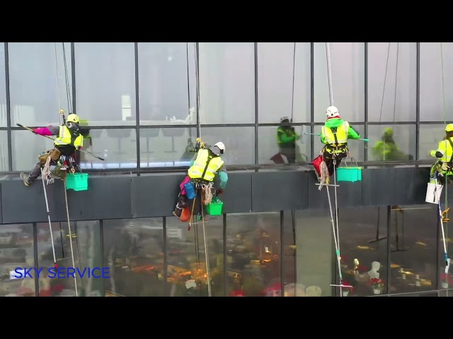 ფასადების რეცხვა ალპინისტების მიერ