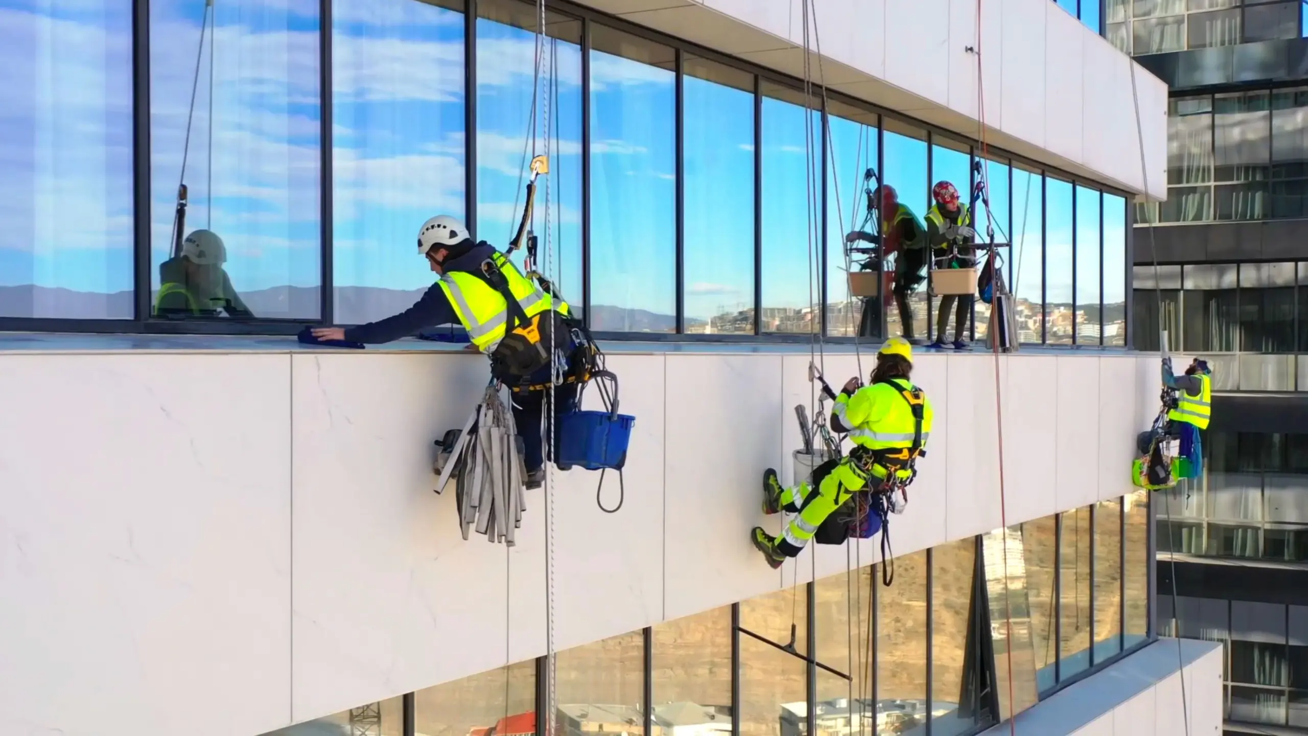 ალპინისტური მომსახურება სიმაღლეზე